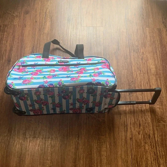 Betsey Johnson Rolling Carry-On Duffle Bag New - Picture 5 of 11